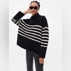 Gap L 100% Cotton Split-Hem Turtleneck Sweater